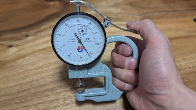 革の厚み測定器