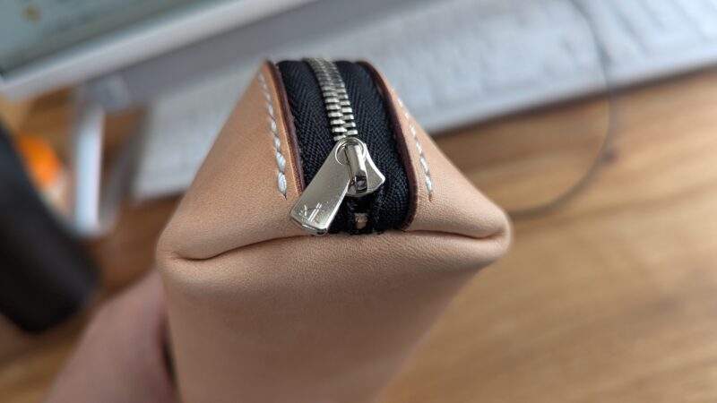 完成したレザーペンケース