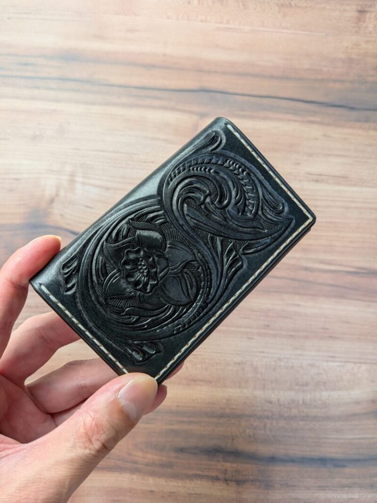 真っ黒に染めた名刺入れ