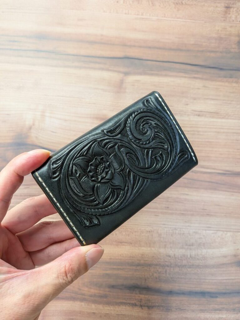真っ黒に染めた名刺入れ